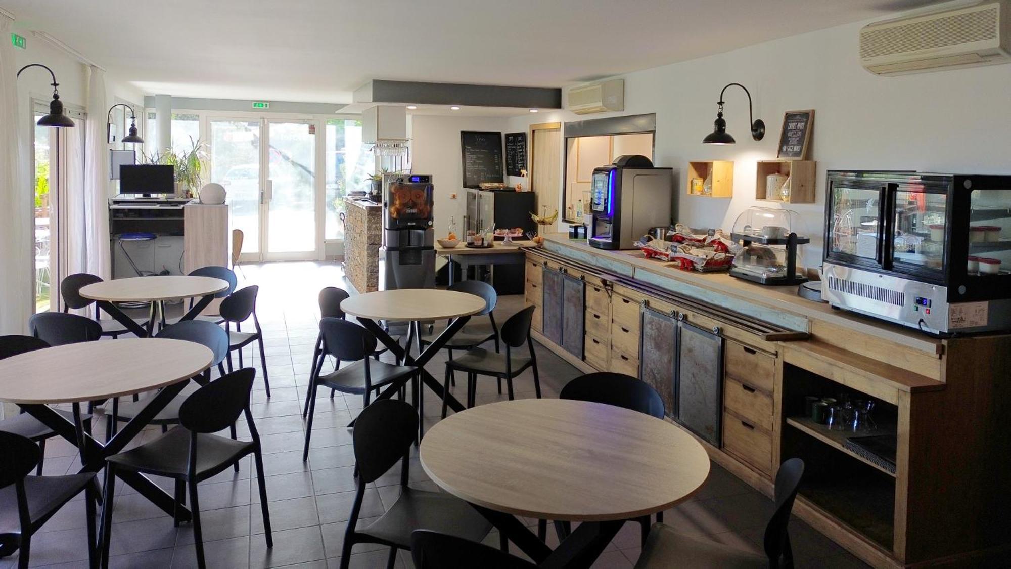 Hotel Le Vanseen Les Vans Εξωτερικό φωτογραφία