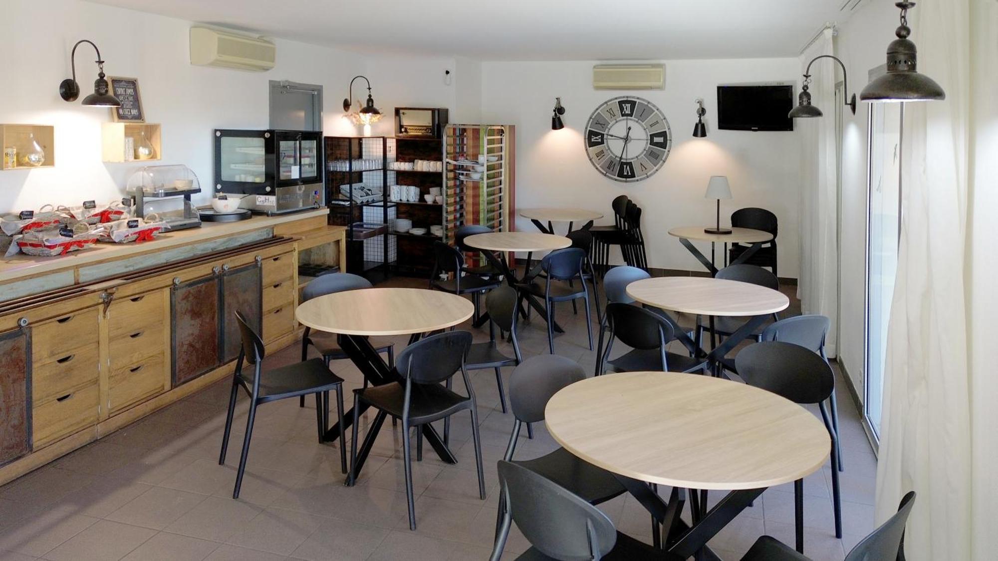 Hotel Le Vanseen Les Vans Εξωτερικό φωτογραφία
