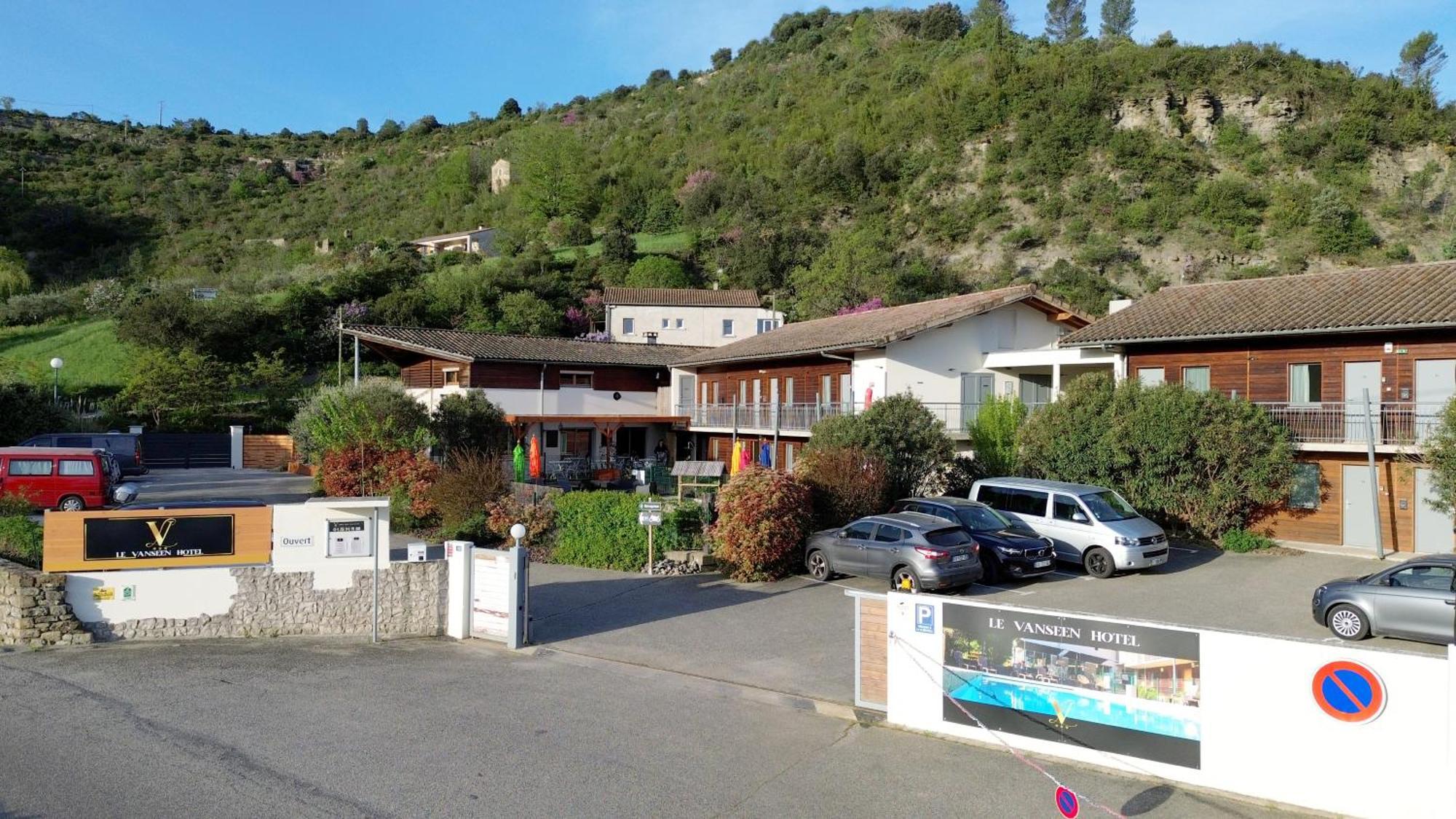 Hotel Le Vanseen Les Vans Εξωτερικό φωτογραφία