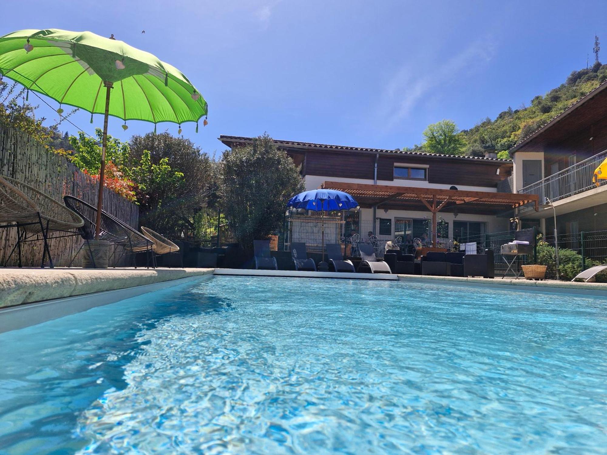 Hotel Le Vanseen Les Vans Εξωτερικό φωτογραφία